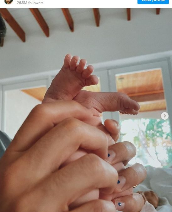 Con tierna foto Camilo confirma el nacimiento de su primera hija con Evaluna Montaner