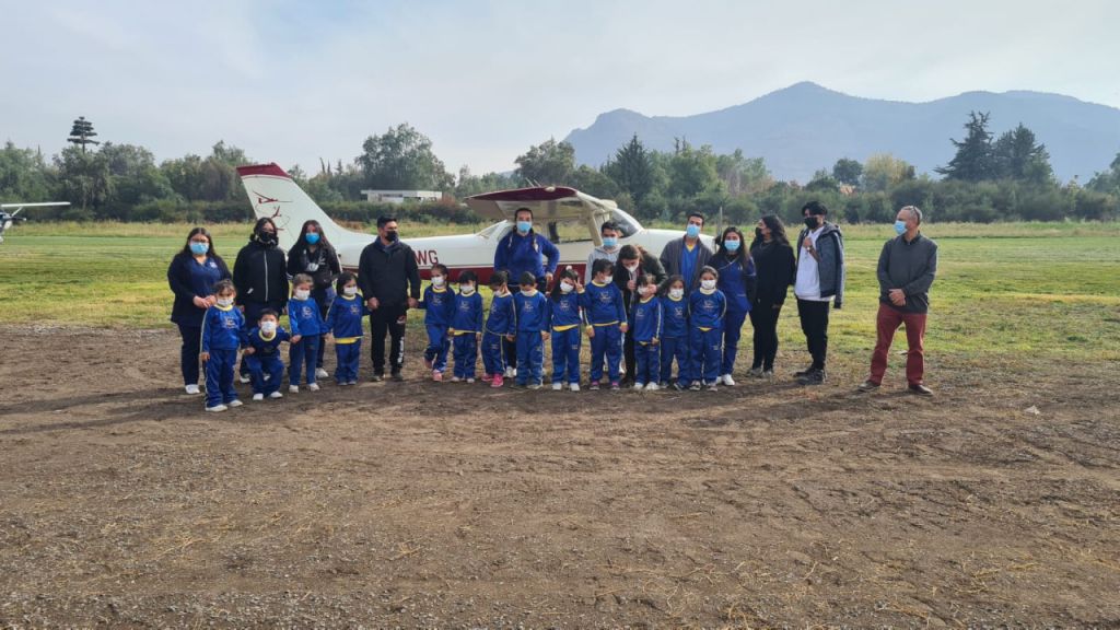Niños y Niñas de distintos establecimientos de Colina conocen provincia de Chacabuco desde los cielos