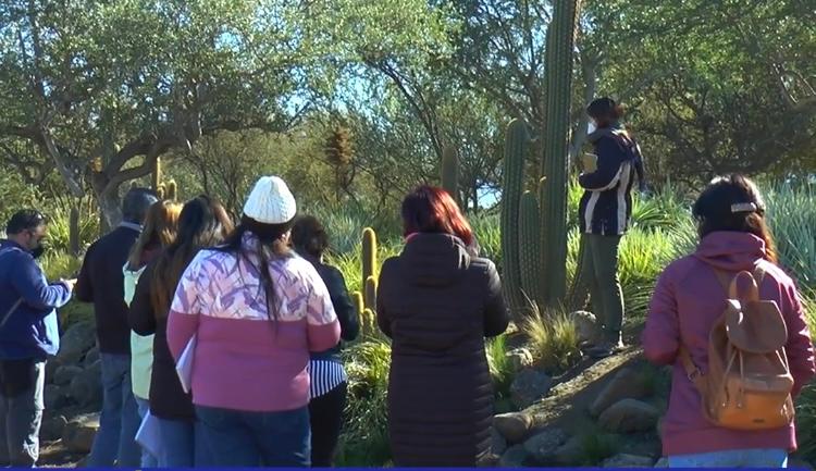 Vecinas y vecinos, parte del curso de Jardinería y Mantención de jardines, se trasladan a Parque Explorador Quilapilún