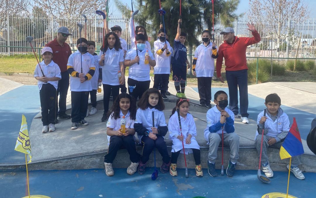 Niñas y niños se suman al Golf