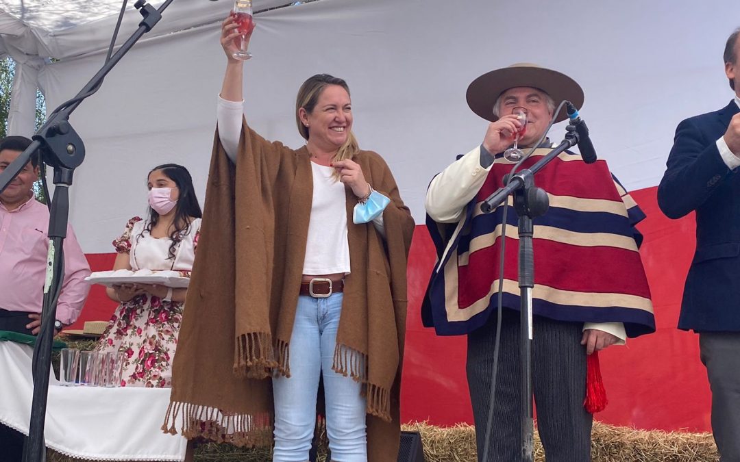 Parroquia Sagrado Corazón de Esmeralda dio el vamos al mes de Patrio con masiva Fiesta Costumbrista