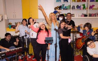 Paris Hilton disfrutó de una relajada tarde en el Instituto Teletón junto a Don Francisco