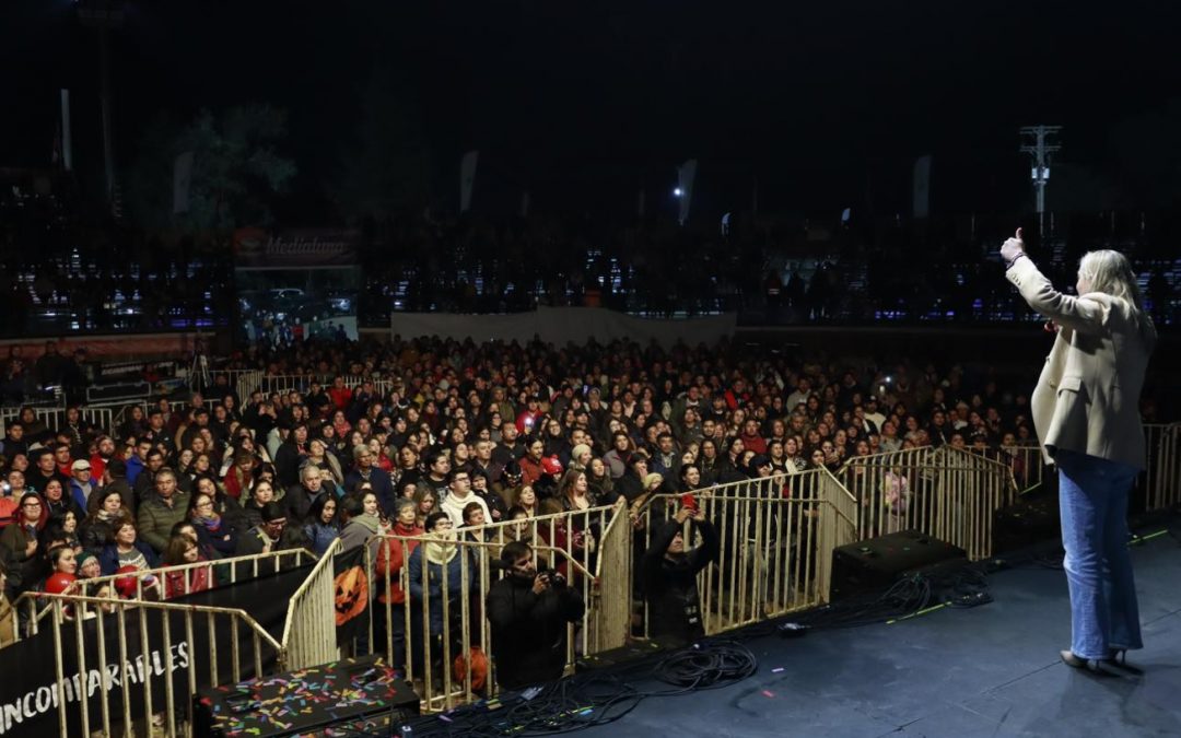 Grandes artistas entregaron el mil por ciento en celebración de aniversario 127 de Colina.