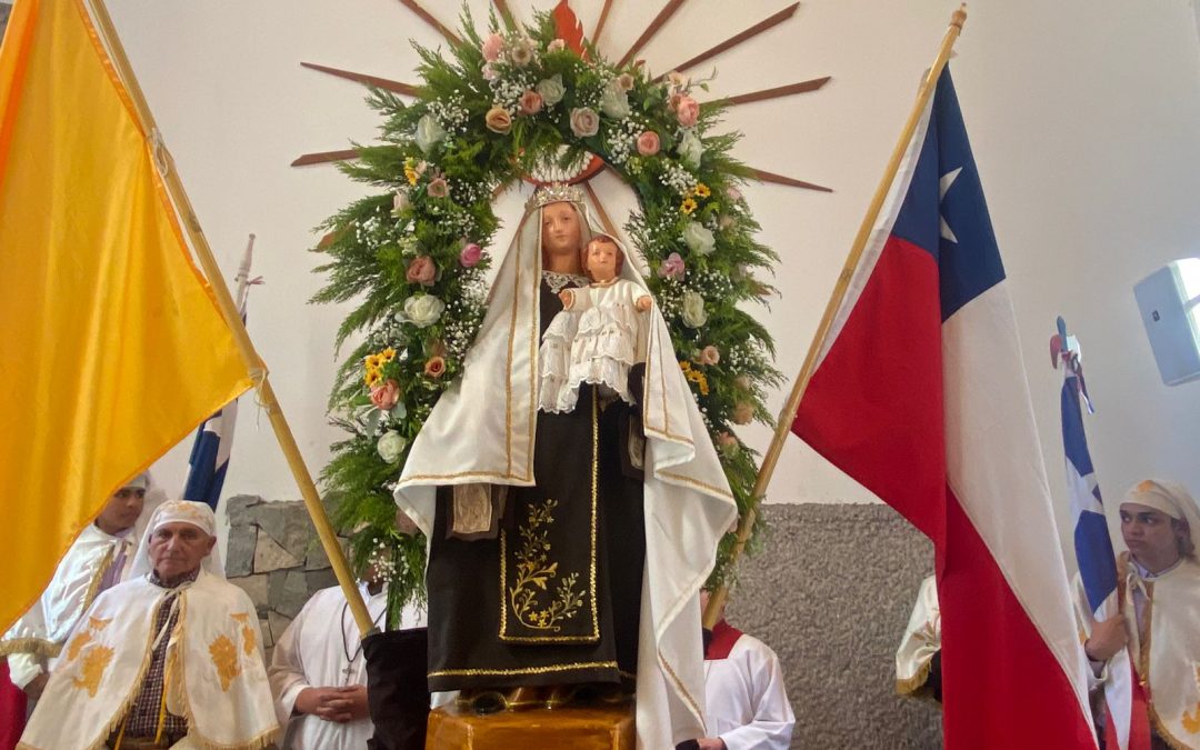 Emotiva procesión de la Virgen del Carmen por las calles de Colina