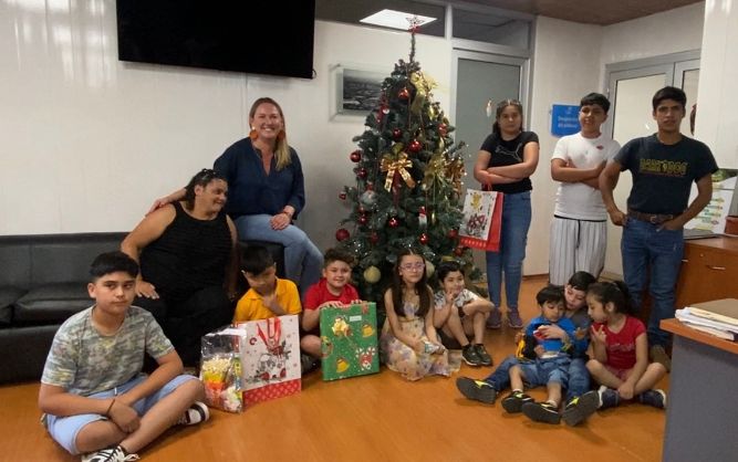 Niñas y Niños volvieron a pintar su tarjeta de navidad en Colina
